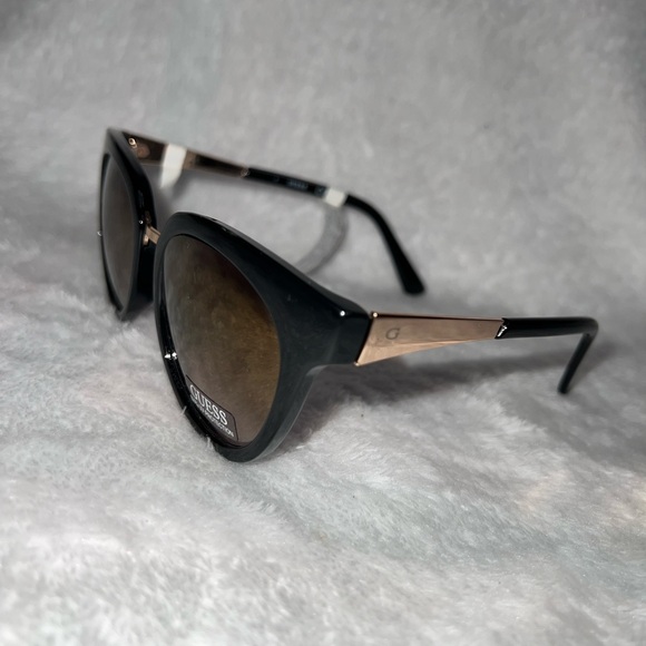 Guess Sunglasses - Picture 3 of 5